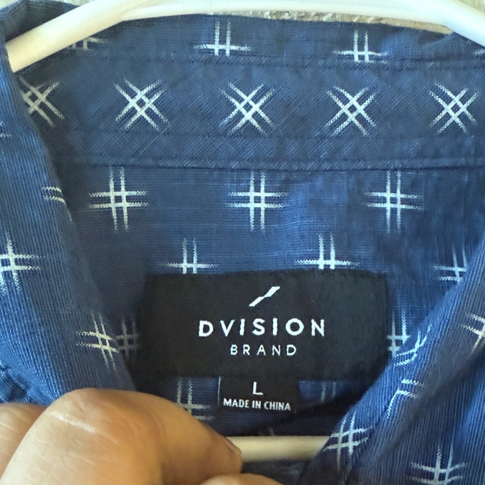DVISION BRND BUTTON UP GREAT CONDITION - image 3